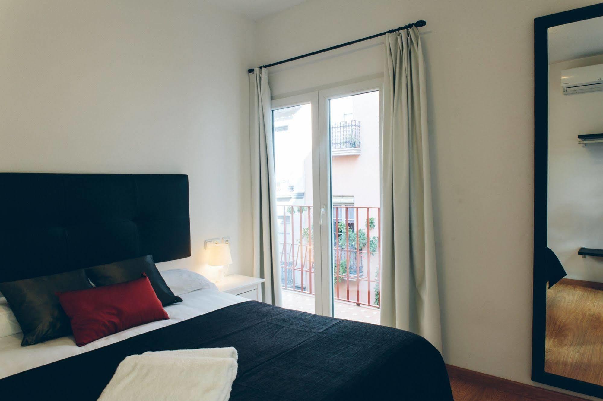 The Lucky Flats - Artilleros Alicante Esterno foto
